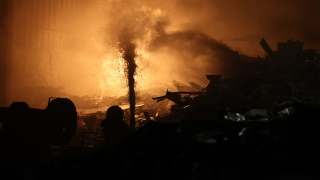 İstanbul’da geri dönüşüm fabrikasında yangın çıktı