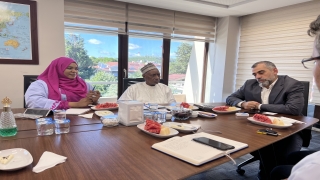 Eski Nijer Başbakanı Algabid’den Aziz Mahmut Hüdayi Vakfına ziyaret 