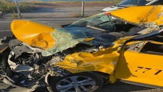Yalova’da taksi ile kamyonun çarpıştığı kazada 1 kişi yaralandı