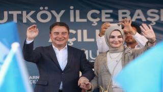 DEVA Partisi Genel Başkanı Babacan, Arnavutköy’de vatandaşlarla buluştu