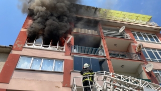 Edirne’de yangında mahsur kalan kişiyi itfaiye ekipleri kurtardı