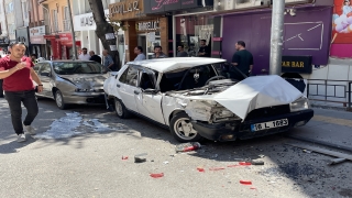 Bilecik’te freni boşalan kamyonet 3 araca çarptı