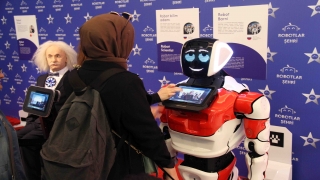Bağcılarlı ”özel çocuklar” Robotlar Şehri müzesini gezdi