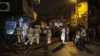Gaziosmanpaşa’da işyerinde çıkan yangın söndürüldü