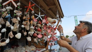 Deniz kabuklarını süs eşyasına dönüştürüyor