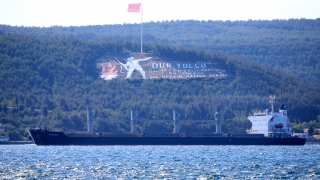 Ukrayna’dan denize açılan mısır yüklü ”Navi Star” Çanakkale Boğazı’ndan geçti