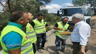 İvrindi’nin kırsal mahalle yollarında asfaltlama çalışması sürüyor