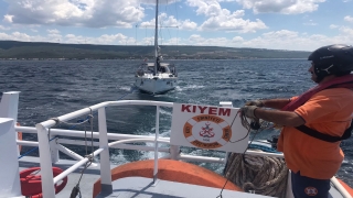 Çanakkale Boğazı’nda arızalanan tekne KEGM ekiplerince kurtarıldı