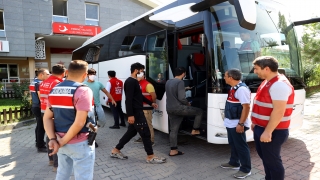 Sınır dışı edilecek 110 Afganistan uyruklu, Edirne’den İstanbul’a gönderildi