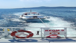 Çanakkale Boğazı’nda arızalanan tekne, KEGM ekiplerince kurtarıldı