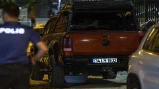 Küçükçekmece’de park halindeki kamyonet kurşunlandı