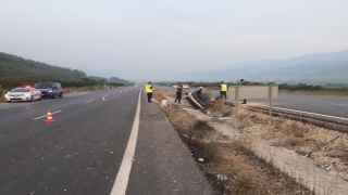 Bilecik’te devrilen otomobildeki 4 kişi yaralandı
