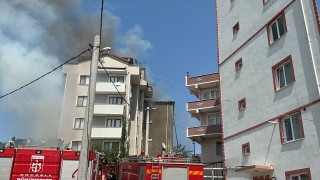 Kocaeli’de binanın çatısında çıkan yangın söndürüldü
