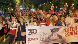CHP’nin ”Kadınlar Zafere Yürüyor” etkinliği Üsküdar’da yapıldı