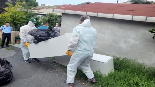 Sarıyer’de bir evden 3 kamyon çöp çıkarıldı