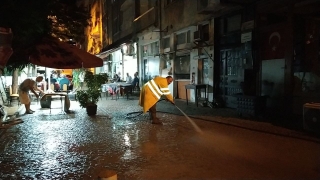 Selden etkilenen Mudanya’da temizlik çalışmaları devam ediyor