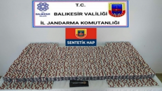 Ayvalık’ta 15 bin 560 sentetik uyuşturucu hap ele geçirildi