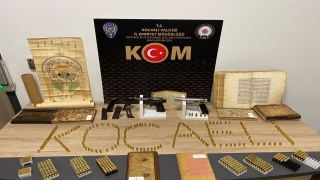 Kocaeli’de tarihi eser olduğu değerlendirilen kitap ve şecere ele geçirildi