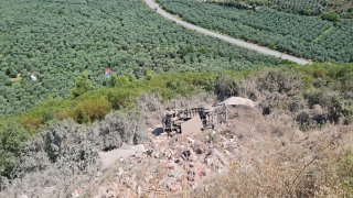 Bursa’da uçuruma devrilen kamyonun sürücüsü yaralandı