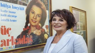 Yeşilçam’ın sevilen oyuncusu Hülya Koçyiğit gençlerle bir araya geldi: