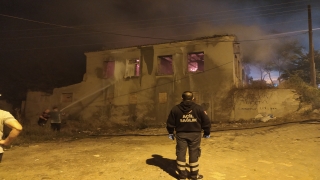 Keşan’da metruk binada çıkan yangın söndürüldü