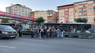 Avcılar’da iki metrobüs çarpıştı