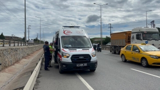 Kocaeli’de bariyere çarparak devrilen motosikletin sürücüsü yaralandı