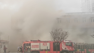 GÜNCELLEME Beylikdüzü’nde depoda çıkan yangına müdahale ediliyor