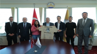 Simurg Roket Takımı Rektör Tabakoğlu’nu ziyaret etti