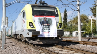Pakistan’a yardım malzemesi taşıyan ”İyilik Treni” Kocaeli’den uğurlandı