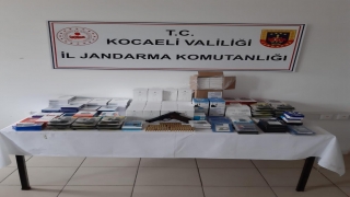 Kocaeli’de deposunda kaçak cep telefonu aksesuarları ele geçirilen zanlıya gözaltı