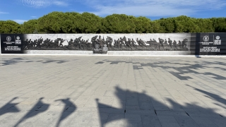Çanakkale’de bulunan Şehitler Abidesi Tören Alanı’ndaki ”Vatan ve Milli Mücadele Anıt Rölyefi” restore ediliyor