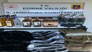 Edirne’de yurda kaçak sokulmak istenen 31 kürk ile yılan derisi ele geçirildi