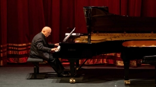 Besteci ve piyanist Aydın Karlıbel, 35 yıl sonra İDOB’dan emekli oldu