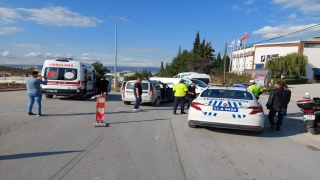 Bilecik’te panelvan minibüsle çarpışan hafif ticari araçtaki 3 kişi yaralandı
