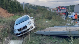 Kocaeli’de su kanalına devrilen otomobildeki çocuk yaralandı