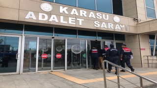 Karasu’da 24 suçtan aranan zanlı lokantada yakalandı