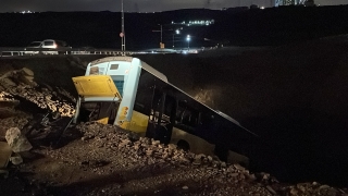 Başakşehir’de park halindeyken kayan İETT otobüsü şarampole devrildi