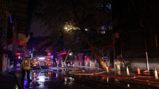 Beşiktaş’ta 2 katlı ahşap iş yerinde çıkan yangın söndürüldü
