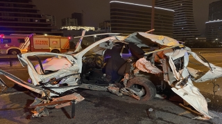 İstanbul’da kamyonet ile hafif ticari aracın çarpıştığı kazada 1 kişi öldü, 2 kişi yaralandı