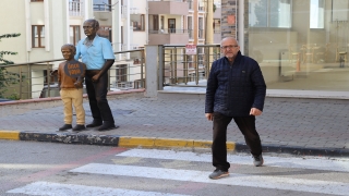 Keşanlı Şadan Amca’nın trafikteki duyarlılığı heykelle ölümsüzleştirildi