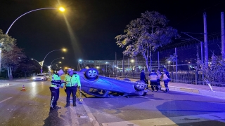 Kocaeli’de devrilen otomobildeki yolcu hayatını kaybetti