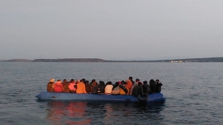 Ayvalık açıklarında 54 düzensiz göçmen kurtarıldı