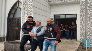 Kocaeli’de otomobilden hırsızlık yaptıkları iddiasıyla 3 zanlı tutuklandı