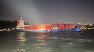 İstanbul Boğazı’ndaki gemi trafiği arızalanan konteyner gemisi dolayısıyla askıya alındı
