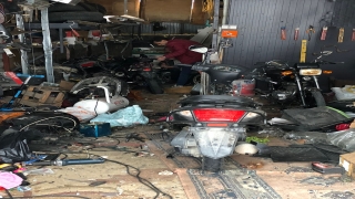 Bursa’da çalıntı motosikletleri ”ameliyathane” olarak adlandırdığı depoda parçalayan zanlı yakalandı