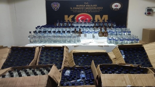Bursa’da polis baskınında gizli bölmelerde sahte içki ele geçirildi