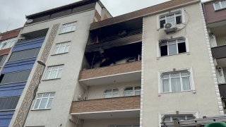 Küçükçekmece’de yangın çıkan 3. kattaki evin balkonundan atlayan kadın yaralandı