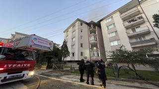 Sakarya’da evde çıkan yangında 5 kişi dumandan etkilendi