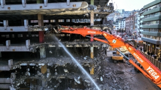 Karaköy’deki İstanbul’un ilk katlı otoparkının yıkımına başlandı
